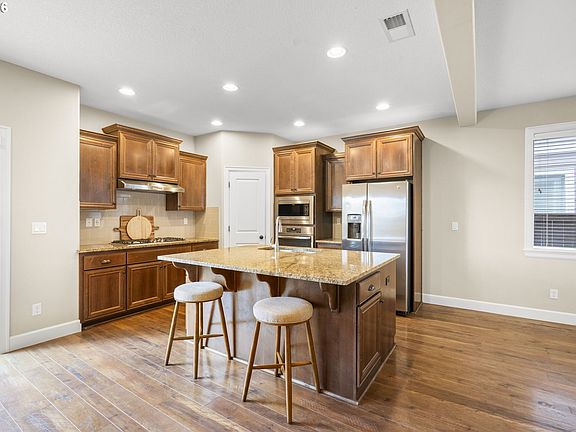 5th image of 3815 SE Willamette Ave