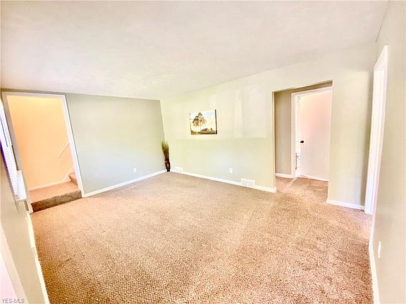 4th image of 20 W Hill Dr