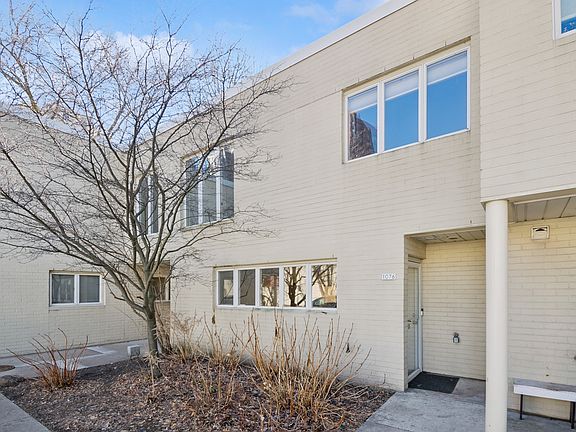2nd image of 1076 S Plymouth Ct #4D