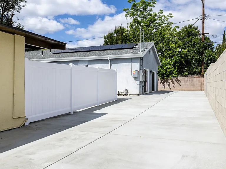 7909 Aura Ave — Photo 20