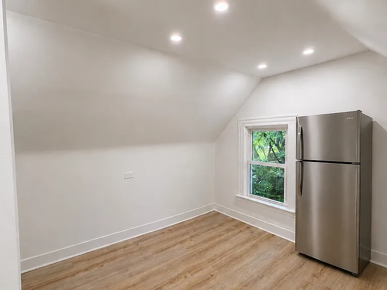 2002 Valentine Ave #2 — Photo 5