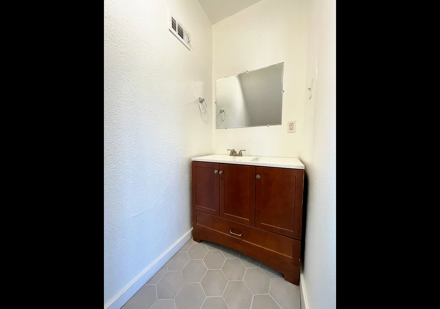 2 bed, 1.5 bath, 1032 sqft, $1,500 — Photo 3