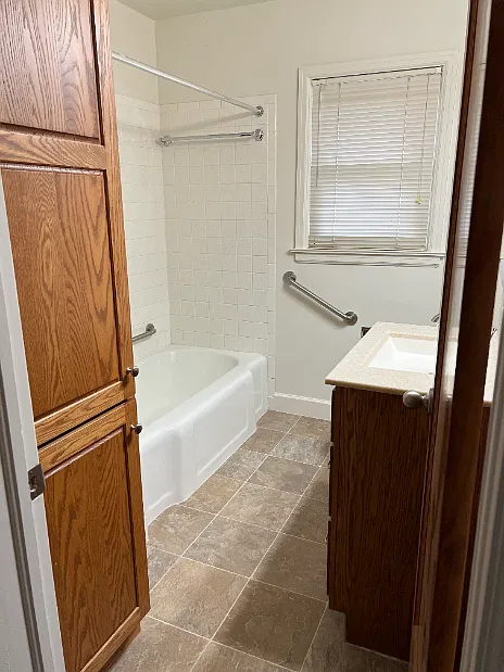 2 bed, 1.0 bath, $1,450 — Photo 4