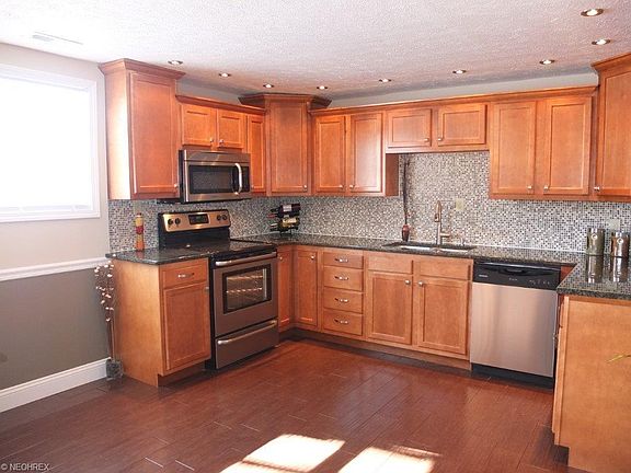 4th image of 2220 Marhofer Ave