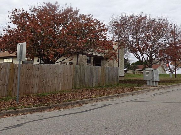 5th image of 104 Cottonwood Dr