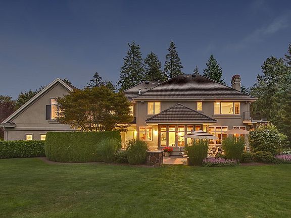 2nd image of 439 Windsor Dr SE