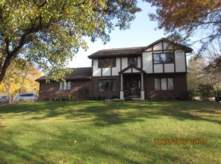 3 Forest Green Dr, Springfield, IL 62711
