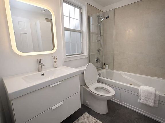5th image of 182 Olympia Blvd #1