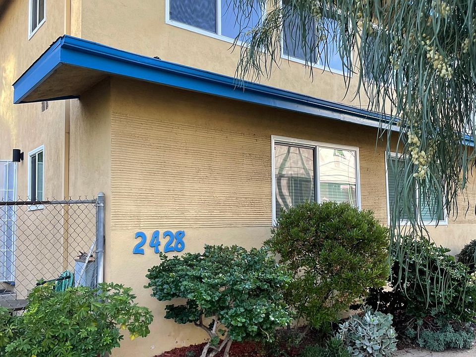 Front of 5 unit Building