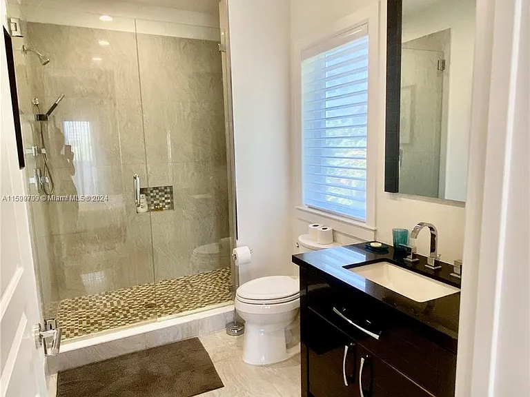 513 Palm Dr — Photo 27