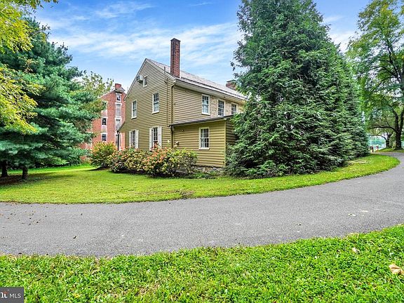 3rd image of 535 E Locust Ln