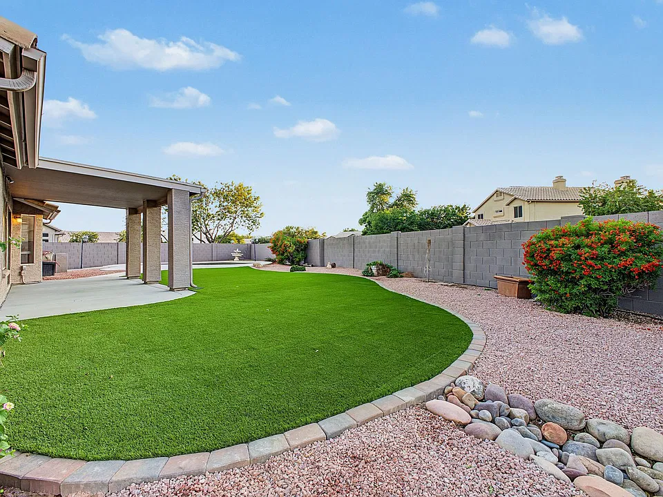 1855 W Leah Ln