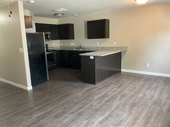 4th image of 794 Trails End