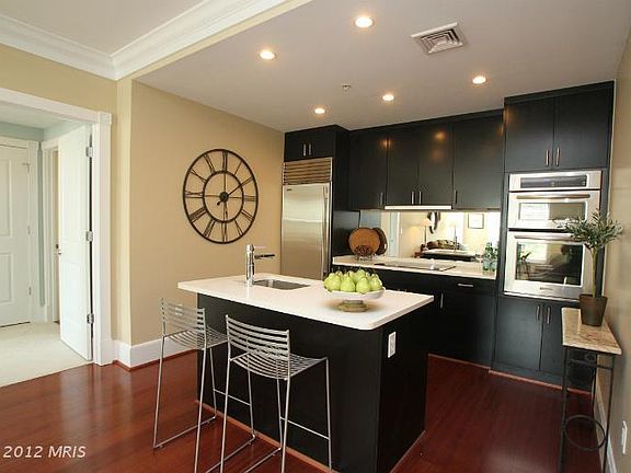 4th image of 910 Powhatan St Unit 304N