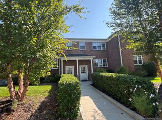 37 Spruce St #4, Great Neck, NY 11021