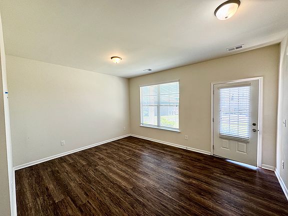 5th image of 520 McGinnis Cir
