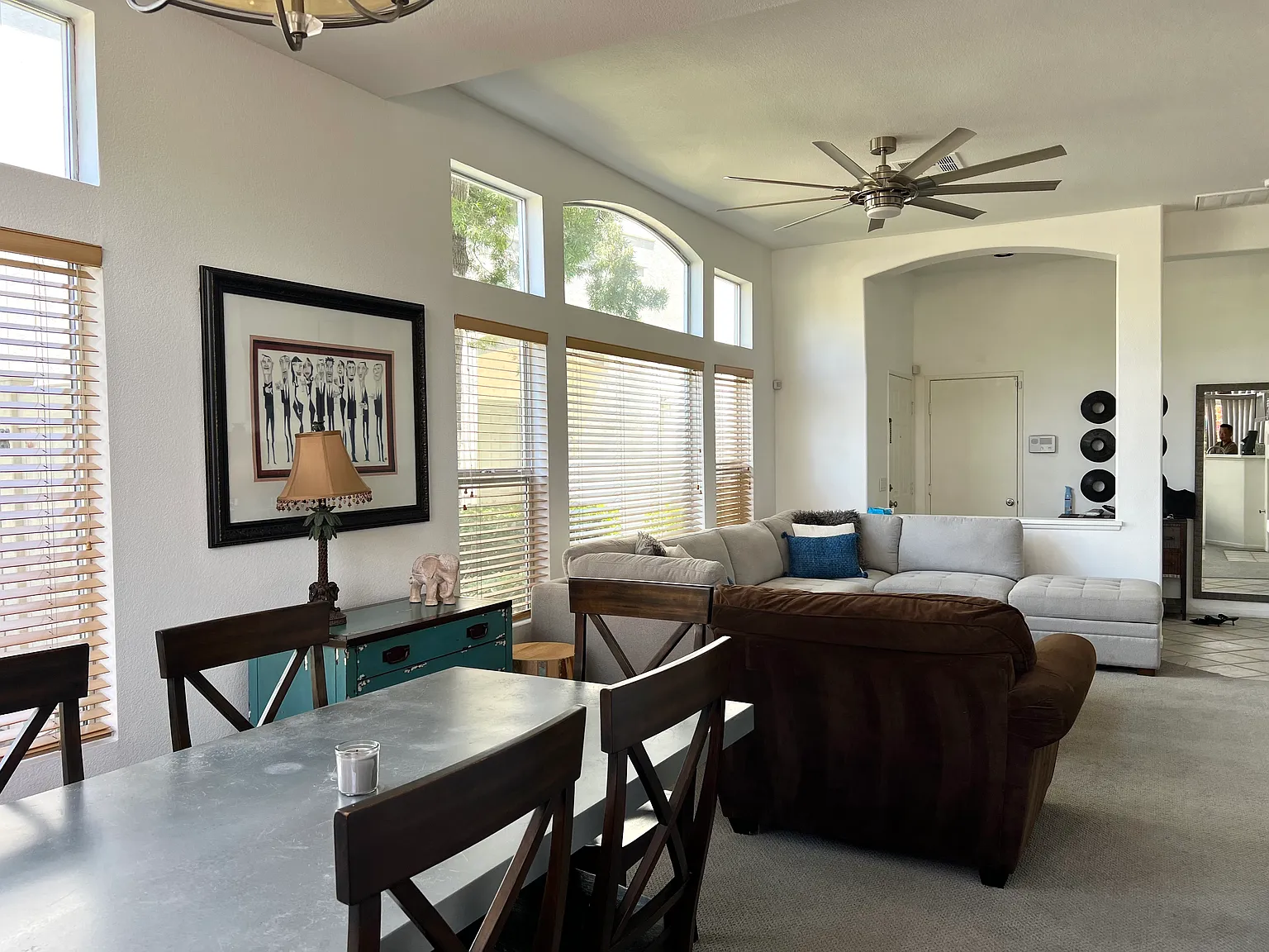 3 bed, 2.5 bath, 1090 sqft, $4,495 — Photo 2