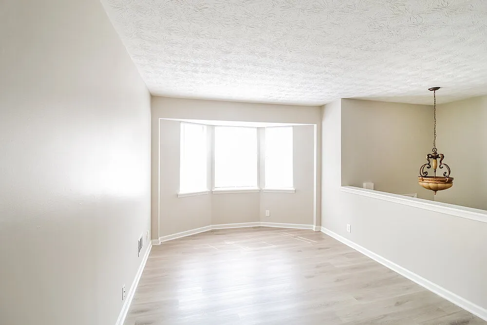 4 bed, 3.0 bath, 1796 sqft, $3,280 — Photo 4