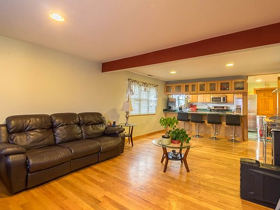4th image of 9810 Lawrence Ct