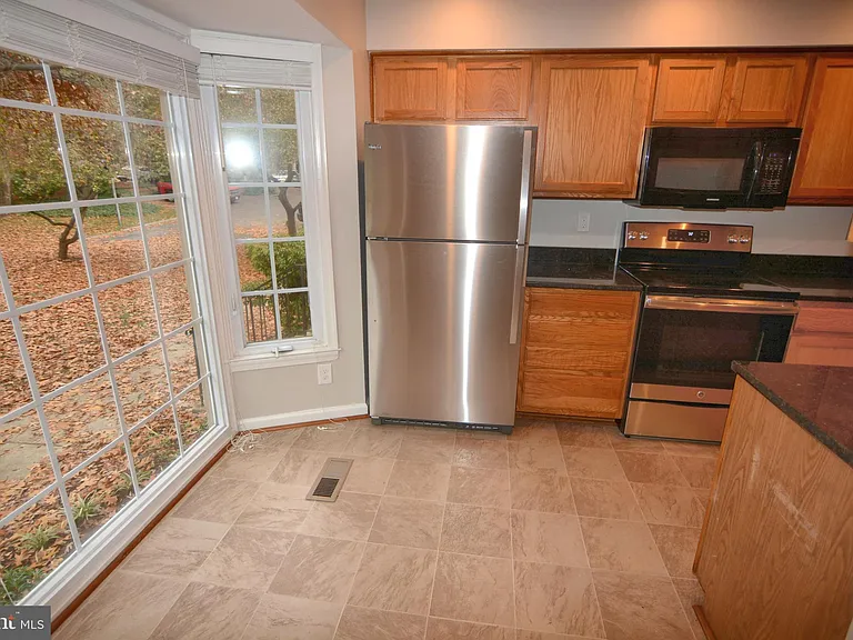 1666 Albermarle Dr — Photo 3