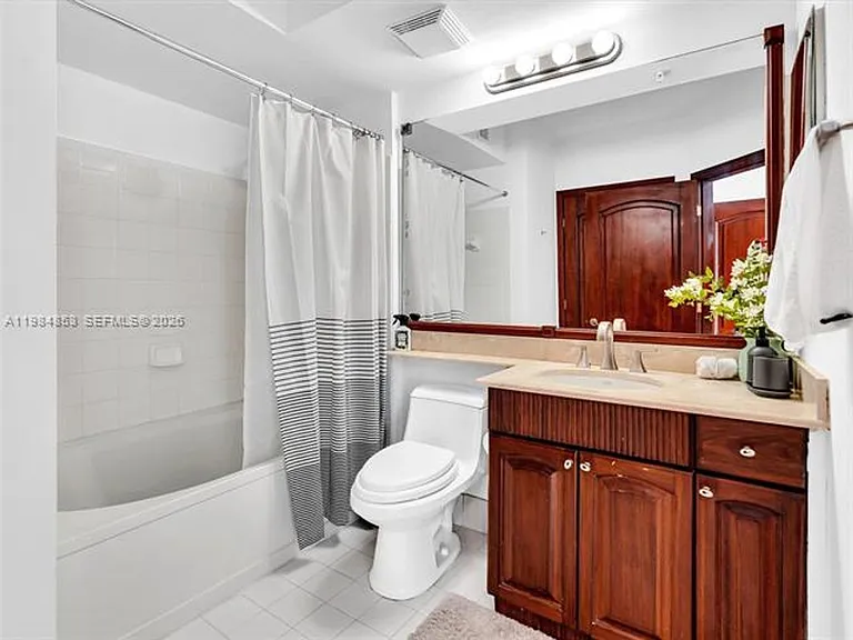 17150 N Bay Rd #2205 — Photo 17