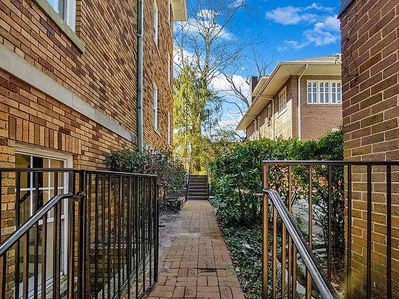 2nd image of 10 Manly St APT G1
