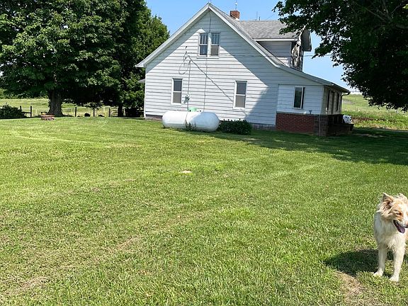 east view / large side yard