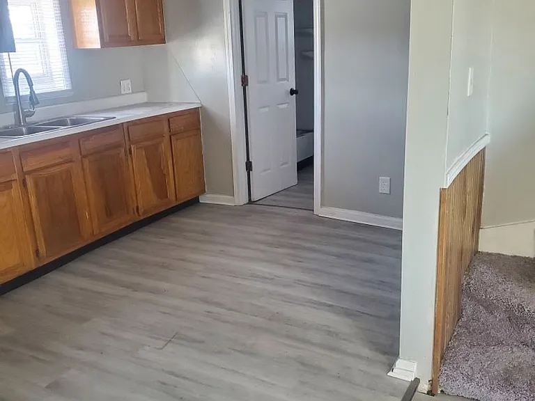 2808 S Elm St — Photo 6