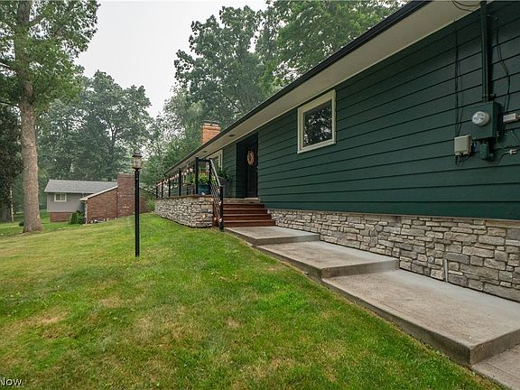 3rd image of 727 Sleepy Hollow Dr