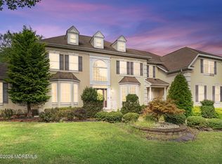 10 Livingston Ct, Marlboro, NJ 07746
