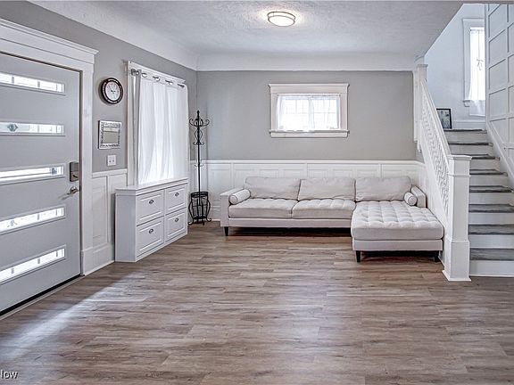 3rd image of 1259 Cook Ave