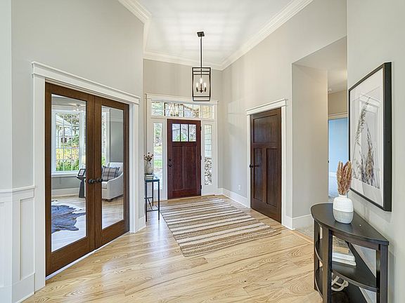 2nd image of 1838 Hunter Ln