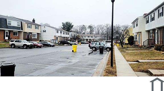 2nd image of 456 Kenilworth Ct