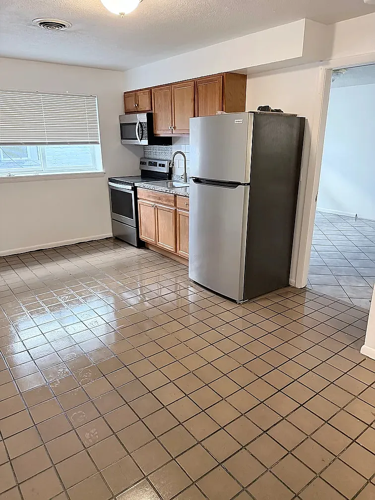 31 E Market St — Photo 2