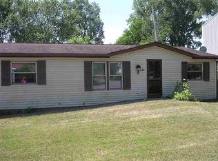 8239 E McClintic Rd, Syracuse, IN 46567