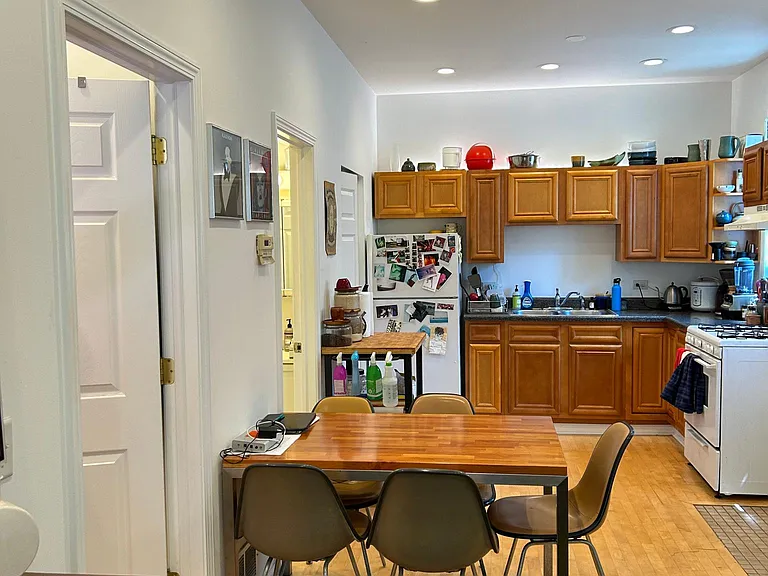 1731 W 17th St #6 — Photo 6