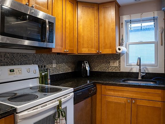 4th image of 394 Essex St APT 3