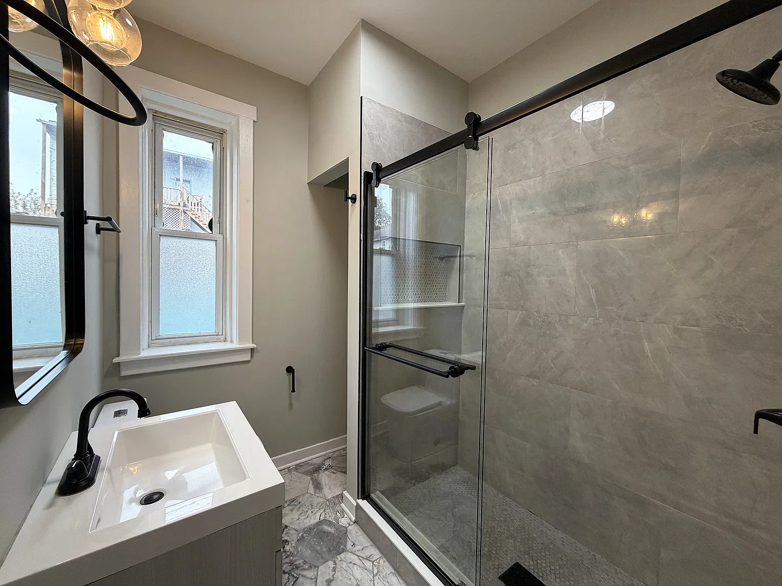 3 bed, 1400 sqft, $2,217 — Photo 2