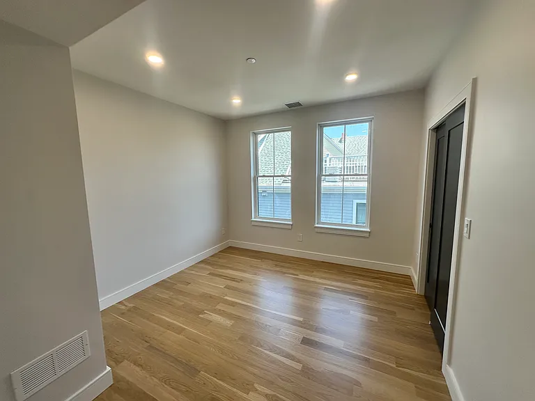 54 Dorset St #5 — Photo 9