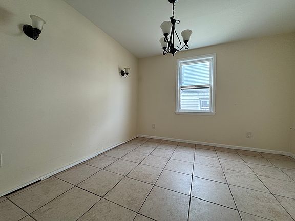 5th image of 105 Ralph St #1