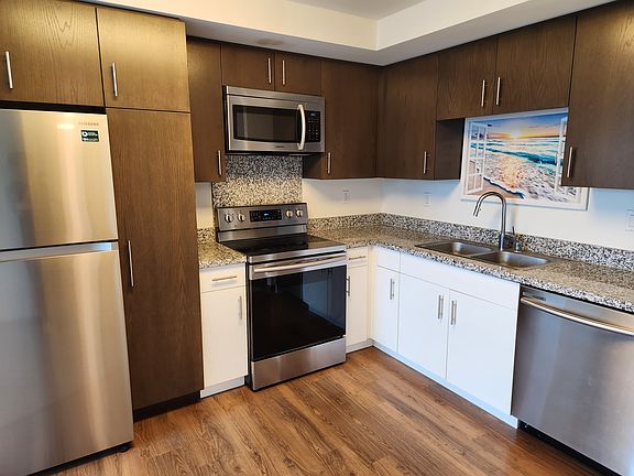 4th image of 988 Halekauwila St #2811