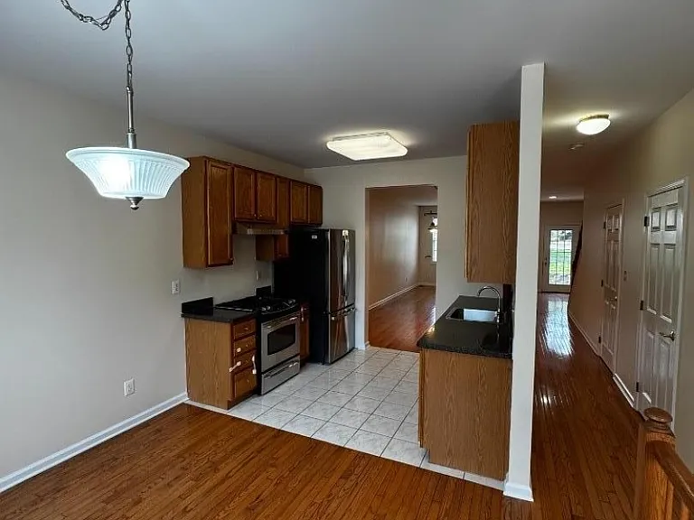 533 Coventry Dr — Photo 6