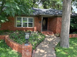 1319 Brookhurst St, Irving, TX 75061