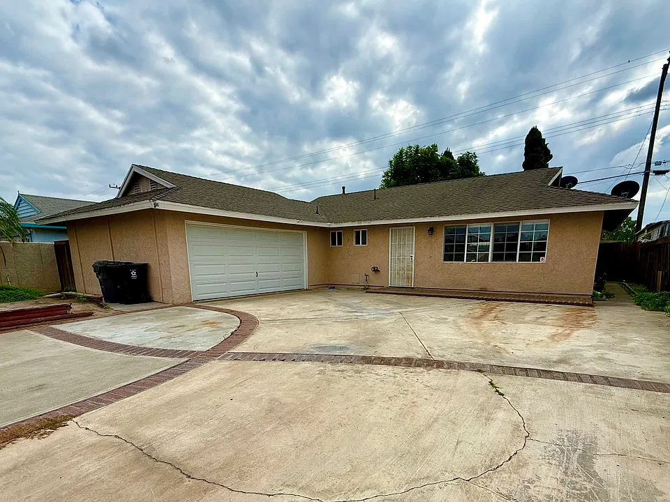 6282 Royal Oak Dr