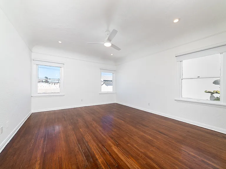 115 N Sycamore Ave — Photo 22