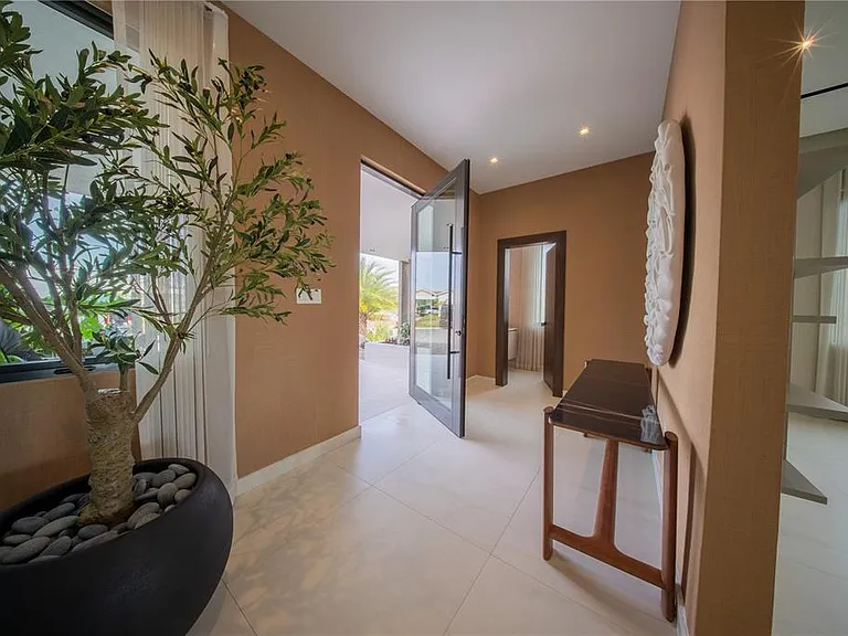 1 Corredor Miralago #908 — Photo 7