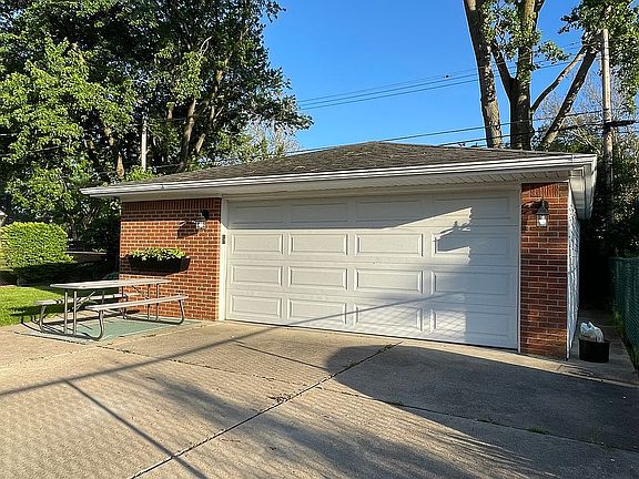 5th image of 13278 Common Rd