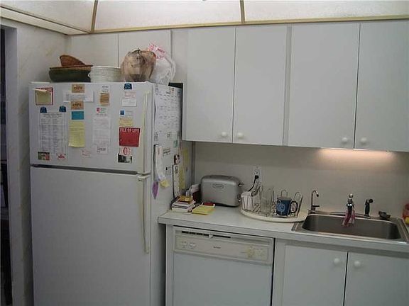 3rd image of 1300 Saint Charles Pl APT 320