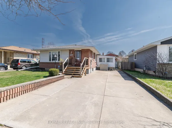 6518 Harmony Ave, Niagara Falls, ON L2H 1Z4