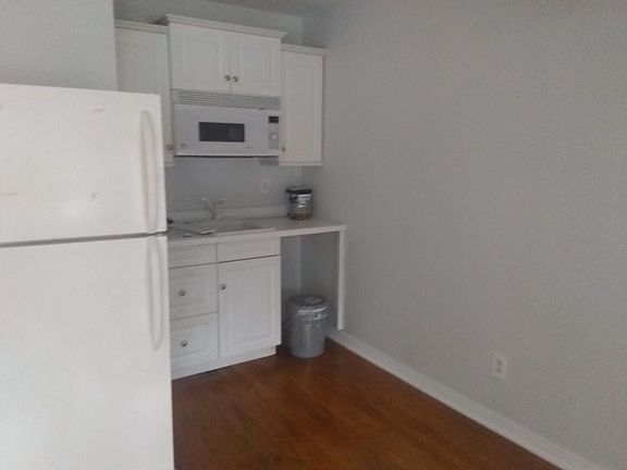 5th image of 1004 Shady Lane Dr